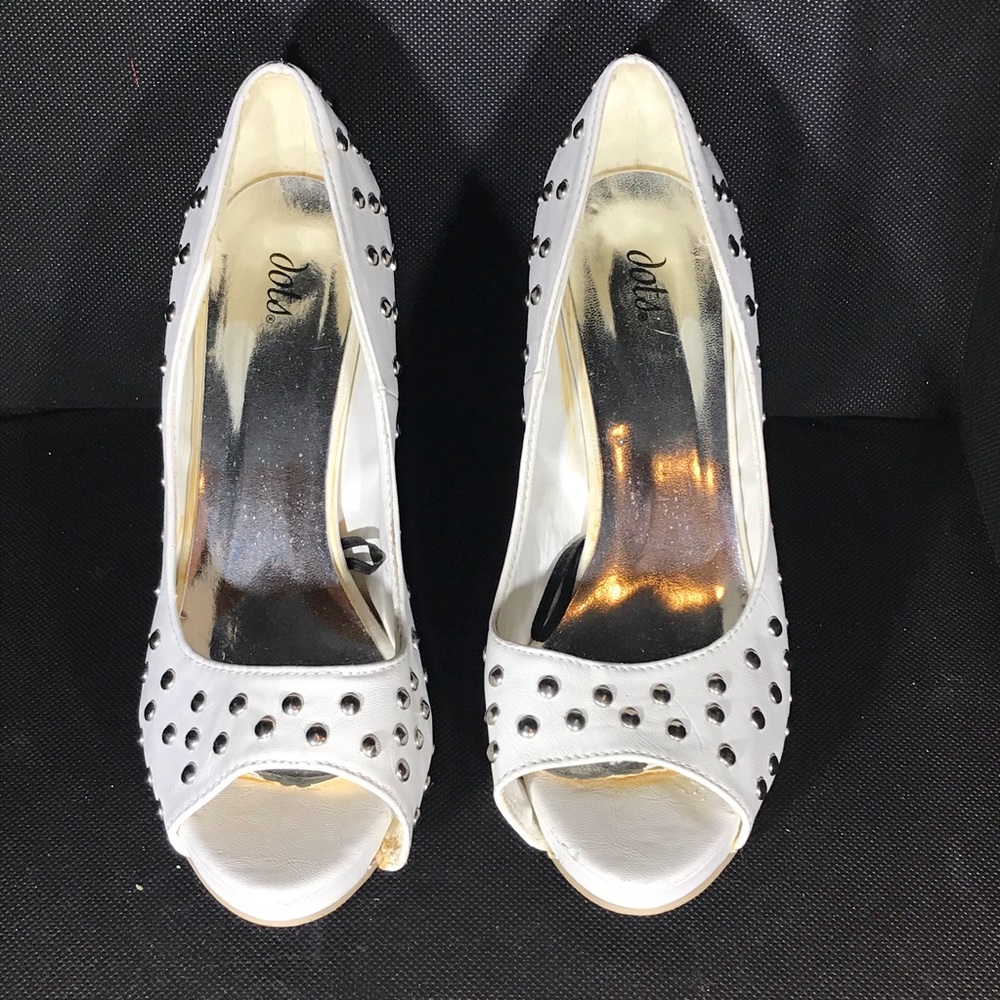 Heels - Picture 7 of 8